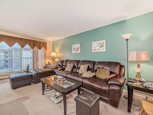 315 5125 Riverbend Road, Edmonton, AB - Indoor Photo Showing Living Room