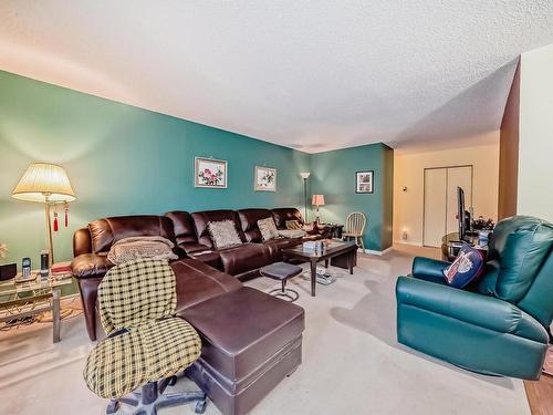 315 5125 Riverbend Road, Edmonton, AB - Indoor Photo Showing Living Room