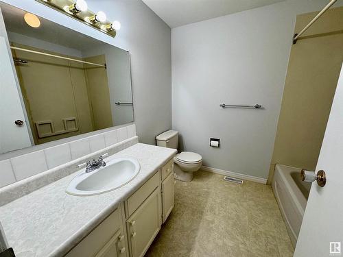 182 Callingwood Place, Edmonton, AB - Indoor Photo Showing Bathroom