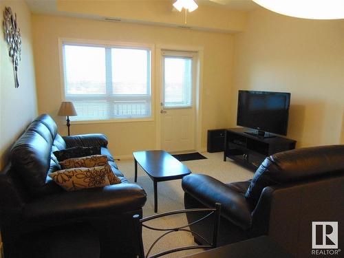 313 8702 Southfort Drive, Fort Saskatchewan, AB - Indoor Photo Showing Living Room