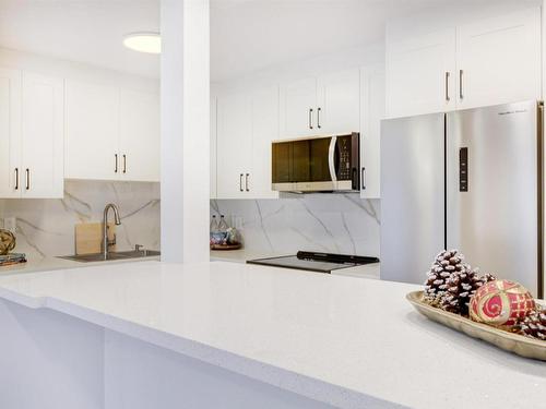 250 Callingwood Place, Edmonton, AB - Indoor Photo Showing Kitchen