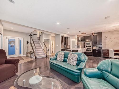 8920 181 Avenue, Edmonton, AB - Indoor Photo Showing Living Room