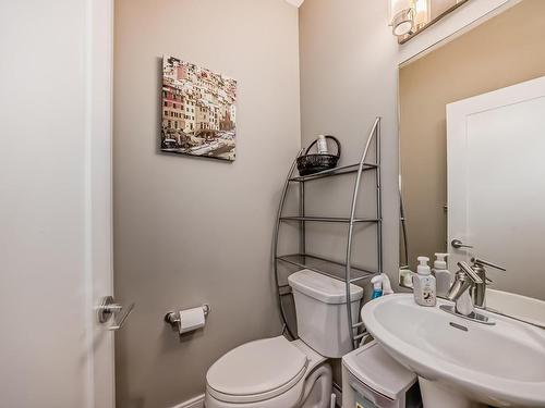 8920 181 Avenue, Edmonton, AB - Indoor Photo Showing Bathroom