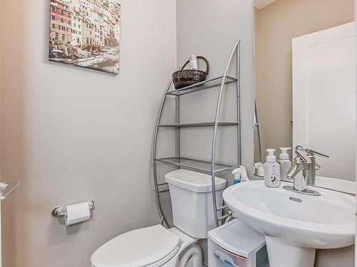 8920 181 Avenue, Edmonton, AB - Indoor Photo Showing Bathroom