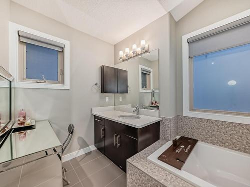 8920 181 Avenue, Edmonton, AB - Indoor Photo Showing Bathroom