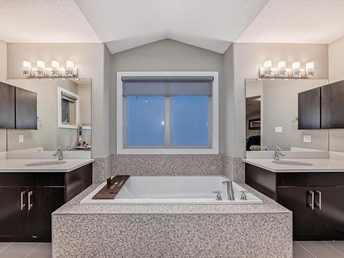 8920 181 Avenue, Edmonton, AB - Indoor Photo Showing Bathroom