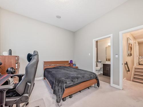 8920 181 Avenue, Edmonton, AB - Indoor Photo Showing Bedroom