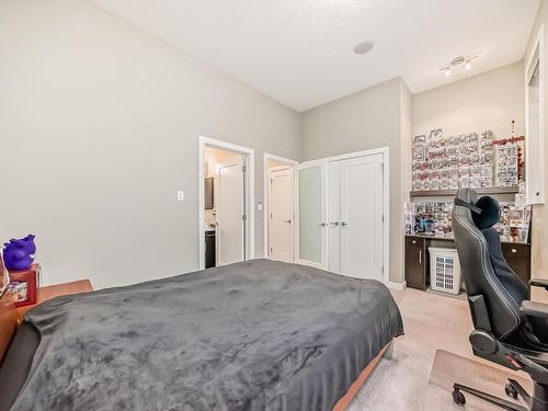 8920 181 Avenue, Edmonton, AB - Indoor Photo Showing Bedroom