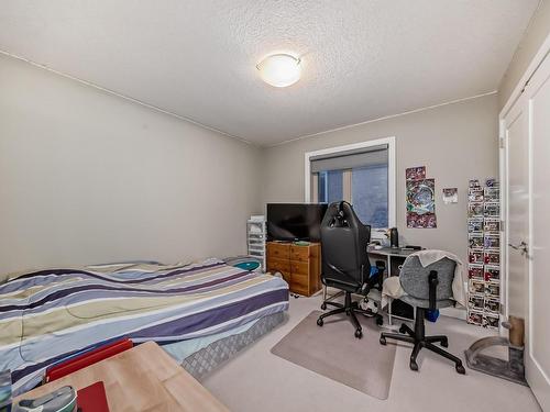 8920 181 Avenue, Edmonton, AB - Indoor Photo Showing Bedroom