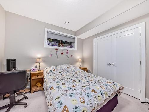 8920 181 Avenue, Edmonton, AB - Indoor Photo Showing Bedroom