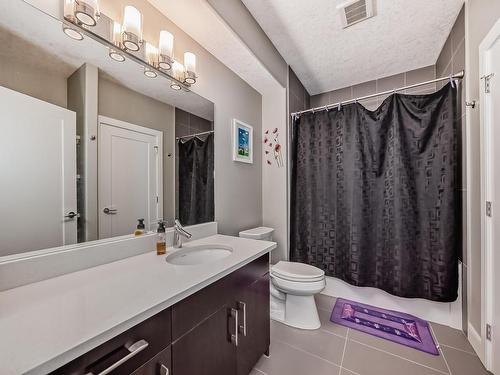 8920 181 Avenue, Edmonton, AB - Indoor Photo Showing Bathroom