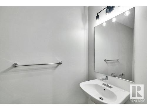 11411 88 Street, Edmonton, AB - Indoor Photo Showing Bathroom