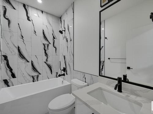 7097 Kiviaq Crescent, Edmonton, AB - Indoor Photo Showing Bathroom