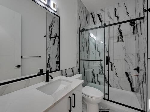 7097 Kiviaq Crescent, Edmonton, AB - Indoor Photo Showing Bathroom