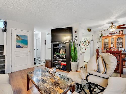 464 Abbottsfield Road, Edmonton, AB - Indoor Photo Showing Living Room