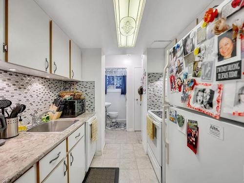 464 Abbottsfield Road, Edmonton, AB - Indoor Photo Showing Kitchen