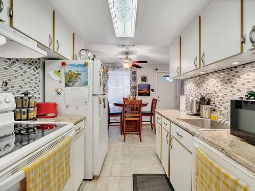 464 Abbottsfield Road, Edmonton, AB - Indoor Photo Showing Kitchen