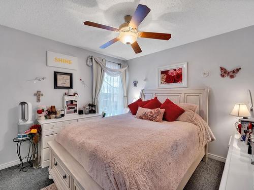 464 Abbottsfield Road, Edmonton, AB - Indoor Photo Showing Bedroom