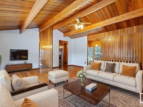 35 54422 Rge Road 13, Rural Lac Ste. Anne County, AB - Indoor Photo Showing Living Room