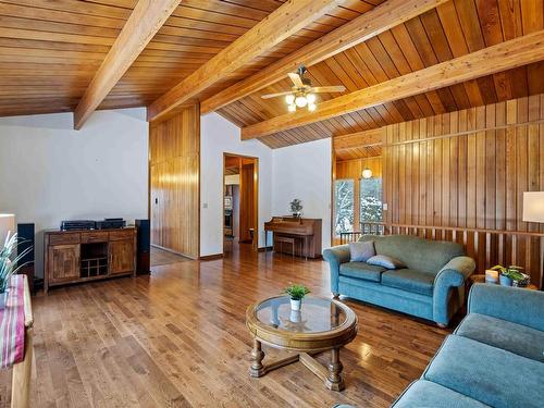 35 54422 Rge Road 13, Rural Lac Ste. Anne County, AB - Indoor Photo Showing Living Room