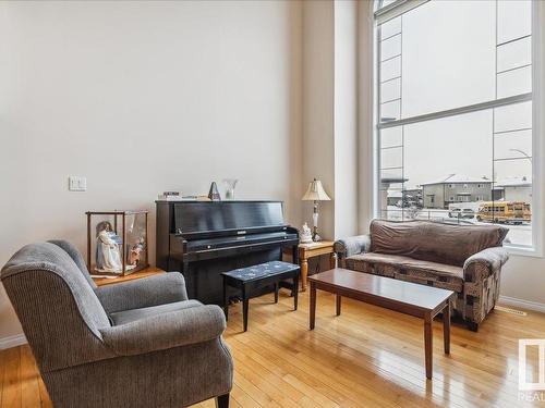 13404 162 Avenue, Edmonton, AB - Indoor Photo Showing Living Room