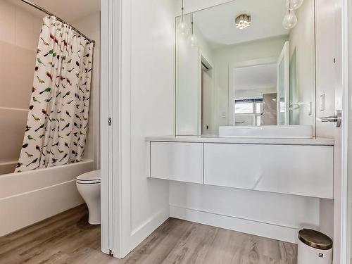 3104 Allan Landing Landing, Edmonton, AB - Indoor Photo Showing Bathroom