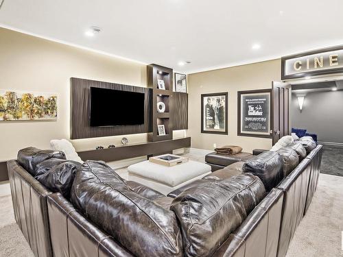 2767 Wheaton Drive, Edmonton, AB - Indoor Photo Showing Living Room