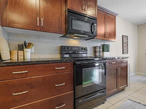 6155 11 Avenue, Edmonton, AB - Indoor Photo Showing Kitchen