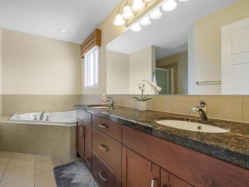 6155 11 Avenue, Edmonton, AB - Indoor Photo Showing Bathroom