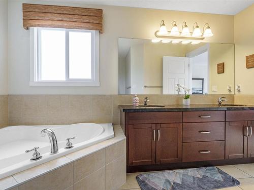 6155 11 Avenue, Edmonton, AB - Indoor Photo Showing Bathroom