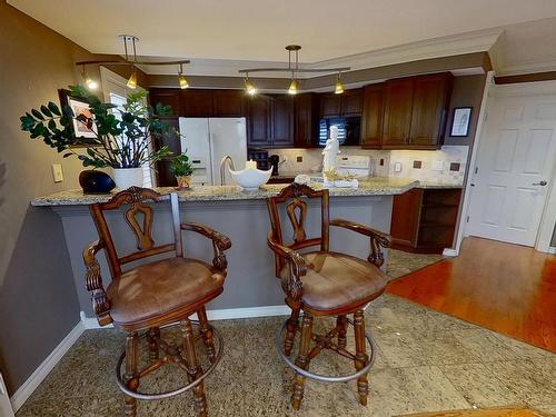 404 12028 103 Avenue, Edmonton, AB - Indoor Photo Showing Kitchen