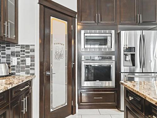 3948 Claxton Loop, Edmonton, AB - Indoor Photo Showing Kitchen With Upgraded Kitchen