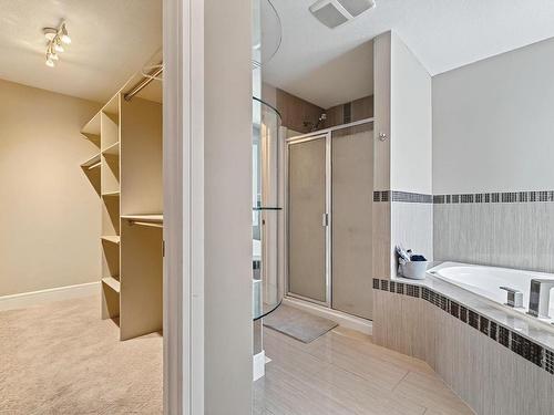 3948 Claxton Loop, Edmonton, AB - Indoor Photo Showing Bathroom