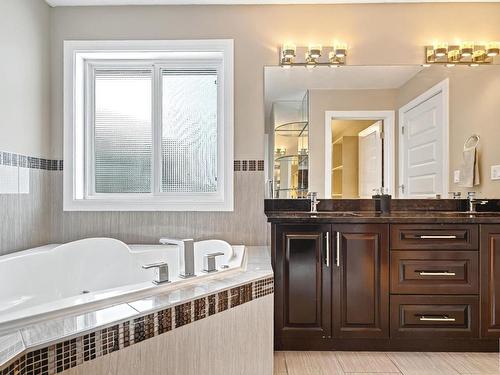 3948 Claxton Loop, Edmonton, AB - Indoor Photo Showing Bathroom