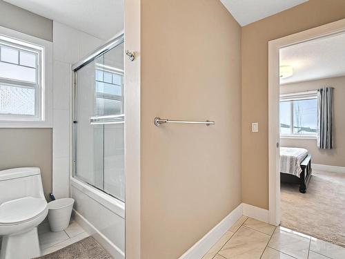 3948 Claxton Loop, Edmonton, AB - Indoor Photo Showing Bathroom