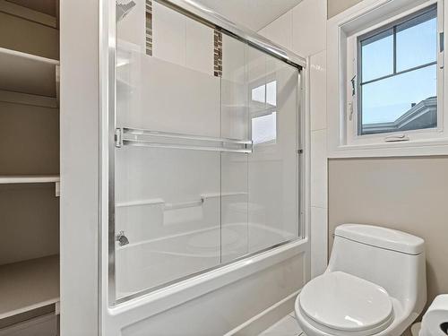 3948 Claxton Loop, Edmonton, AB - Indoor Photo Showing Bathroom