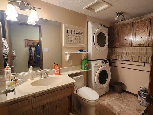 104 Hillside Court, Millet, AB - Indoor Photo Showing Laundry Room