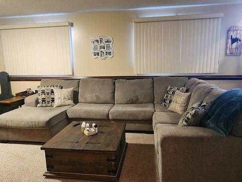 104 Hillside Court, Millet, AB - Indoor Photo Showing Living Room