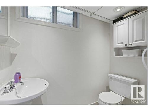 8512 71 Street, Edmonton, AB - Indoor Photo Showing Bathroom