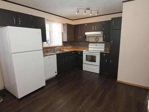 4201 73 Street, Camrose, AB - Indoor Photo Showing Kitchen