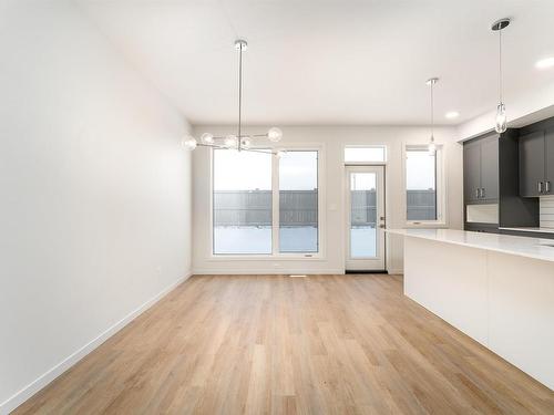 7325 Klapstein Crescent, Edmonton, AB - Indoor Photo Showing Kitchen