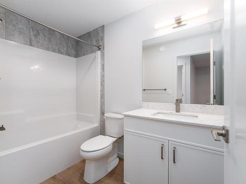 7325 Klapstein Crescent, Edmonton, AB - Indoor Photo Showing Bathroom