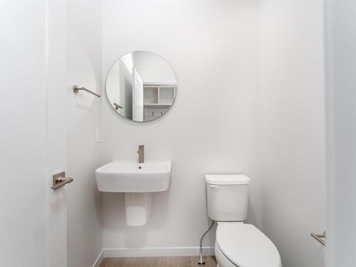 7325 Klapstein Crescent, Edmonton, AB - Indoor Photo Showing Bathroom