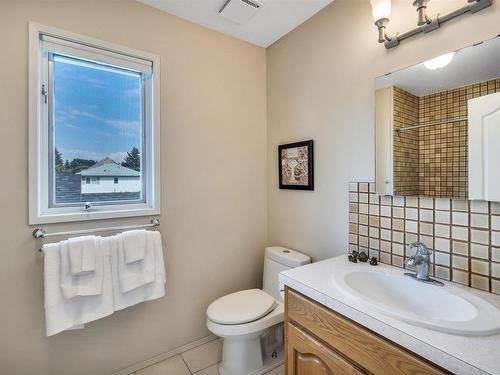 8212 Rowland Road, Edmonton, AB - Indoor Photo Showing Bathroom