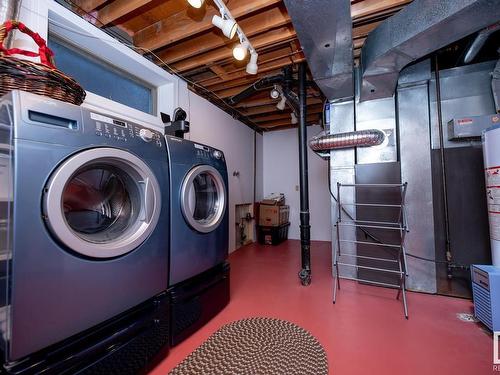 8212 Rowland Road, Edmonton, AB - Indoor Photo Showing Laundry Room