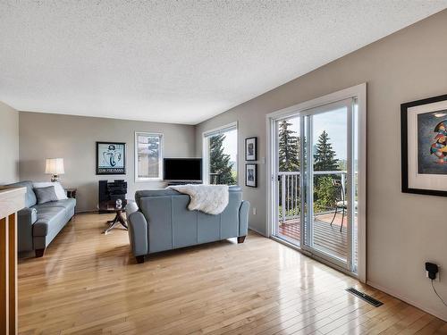 8212 Rowland Road, Edmonton, AB - Indoor Photo Showing Living Room