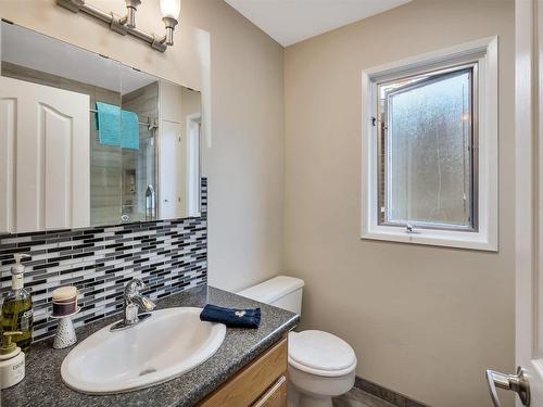 8212 Rowland Road, Edmonton, AB - Indoor Photo Showing Bathroom