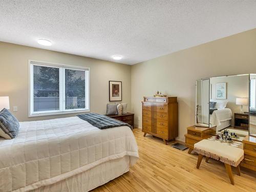 8212 Rowland Road, Edmonton, AB - Indoor Photo Showing Bedroom