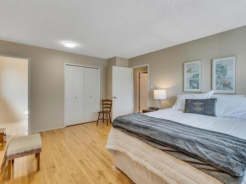 8212 Rowland Road, Edmonton, AB - Indoor Photo Showing Bedroom