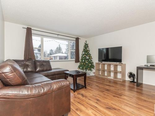 8715 27 Avenue, Edmonton, AB - Indoor Photo Showing Living Room